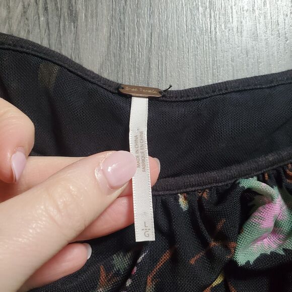 Free People Top Large Black Floral Boho Whimsigoth Dark Cottagecore Fairy Grunge - Picture 3 of 8